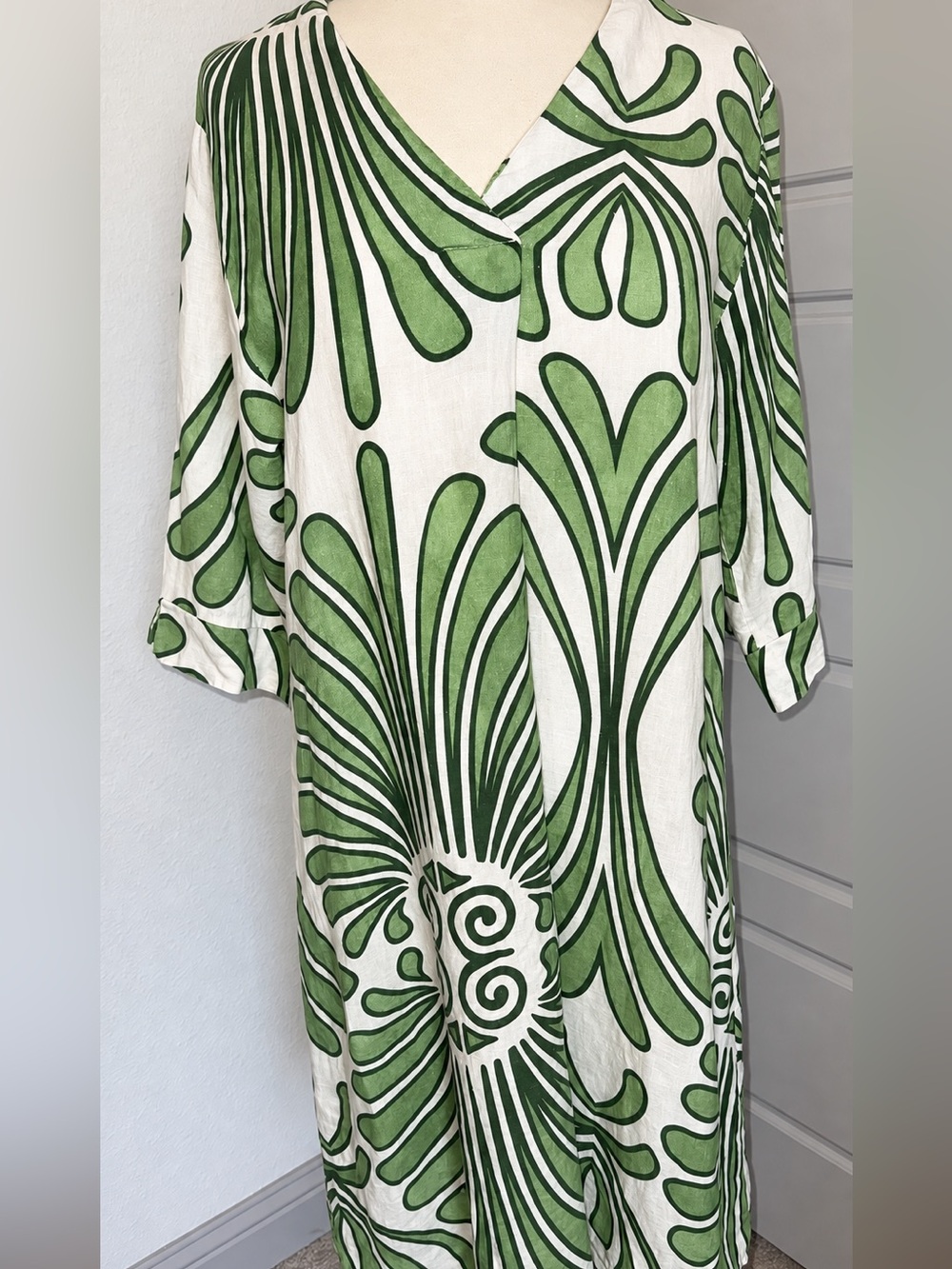 100% Linen Green and White Abstract Dress GUC